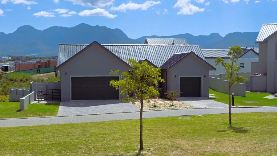 3 Bedroom Property for Sale in Kingswood Golf Estate Western Cape